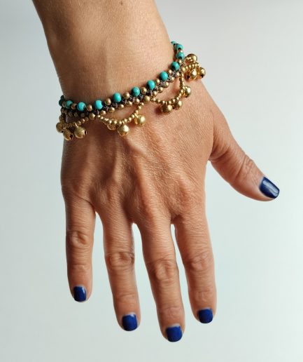 bracelet double macrame pierres turquoise et perles laiton et grelots poignet